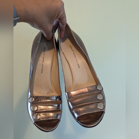 Marc by Marc Jacobs Heels Auth Metallic Silver Platinum Pumps Size 39 - Picture 9 of 9